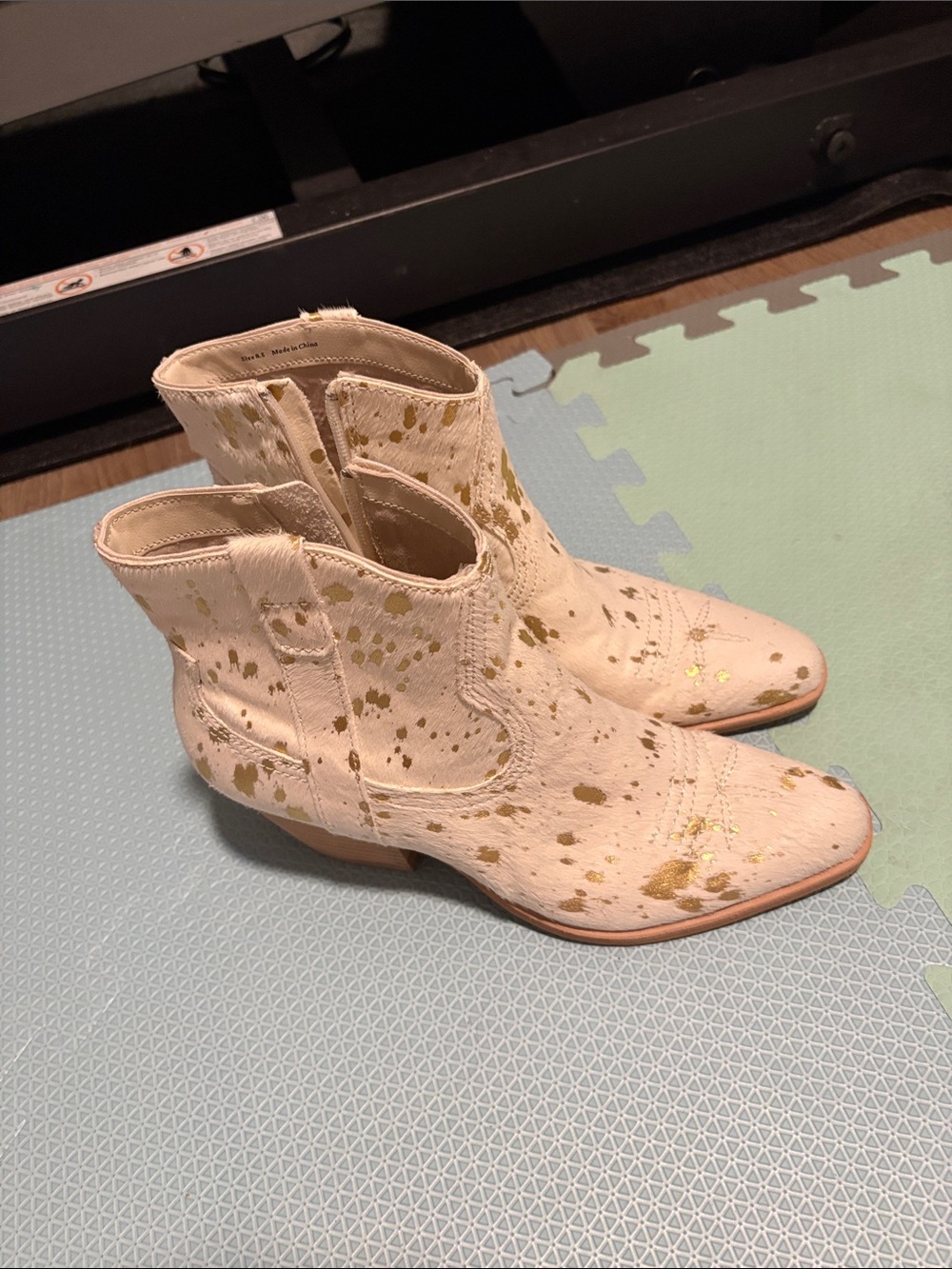 Dolce Vita White Ankle Boots with Gold Speckle - Picture 2 of 6